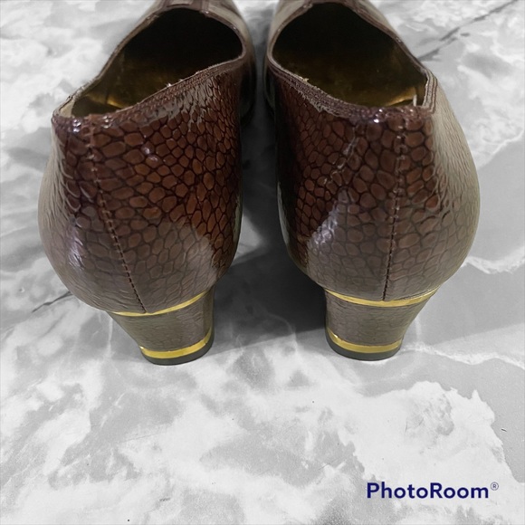 J. Renee Brown Snakeskin Patterned Shoes - Picture 3 of 9